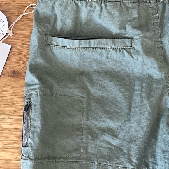 Vuori Green Ripstop Shorts Elastic Waistband - Picture 6 of 8